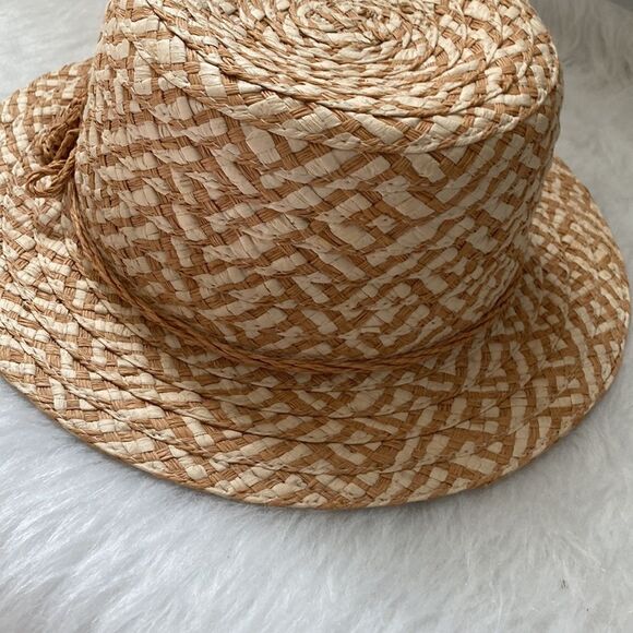 Brim Straw Hat with flower on side - Picture 5 of 10